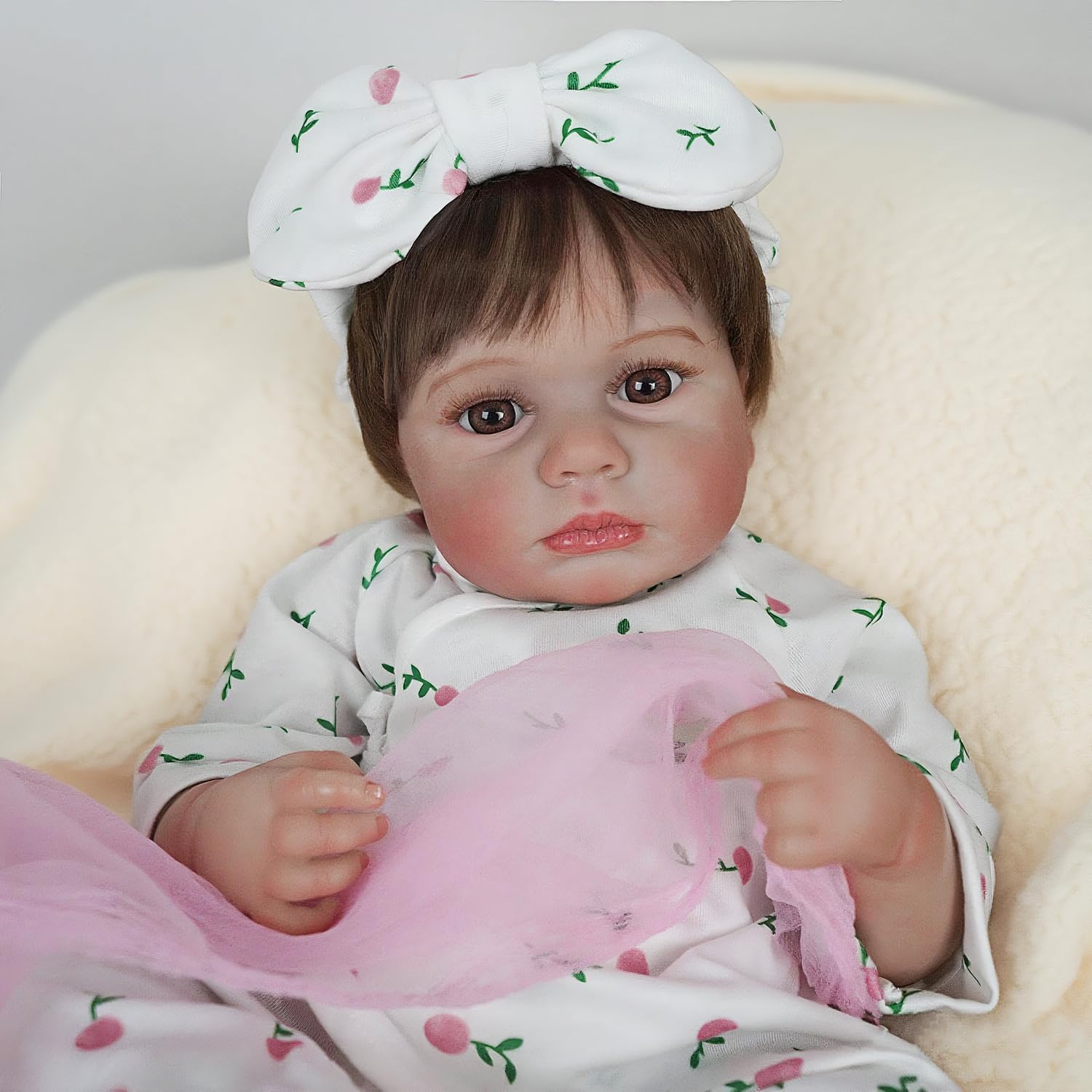 Bebê Reborn Boneca Silicone Menina Realista Olhos Castanhos 48cm Pode Dar Banho